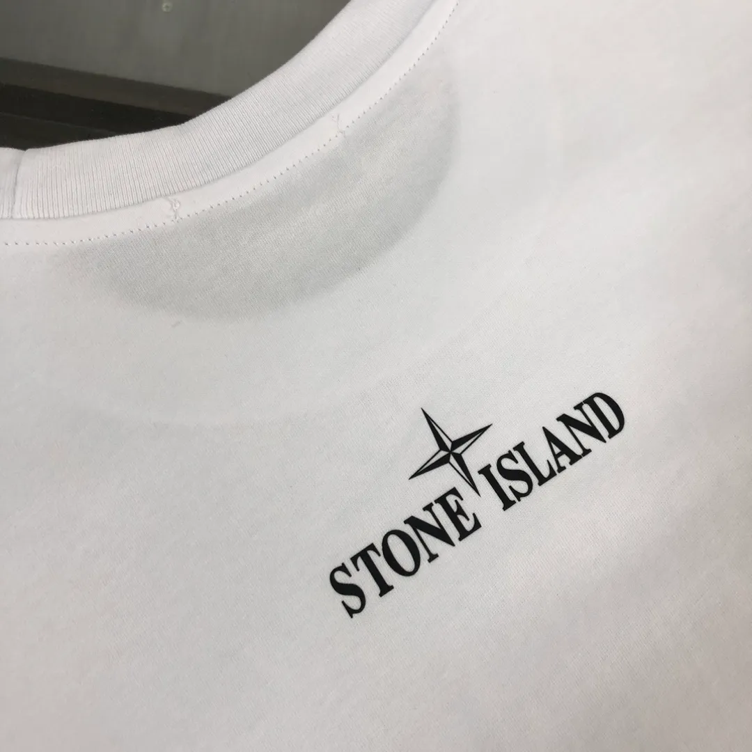 P180 Stone Island Stone Island 2025 latest T-shirt, couple style ~ Original order, stylish and casual short T-shirt, specially made of customized cotton fabric ~ Cotton T-shirt ~ Pre-washed to prevent deformation and shrinkage problem, more comfortable and breathable on the body ~ All available from stock ~ Unique design style, trendy must-have item, complete with three standards 👍 Color: black/white Size: S M L XL (larger version, please indicate your height and weight when placing an order)